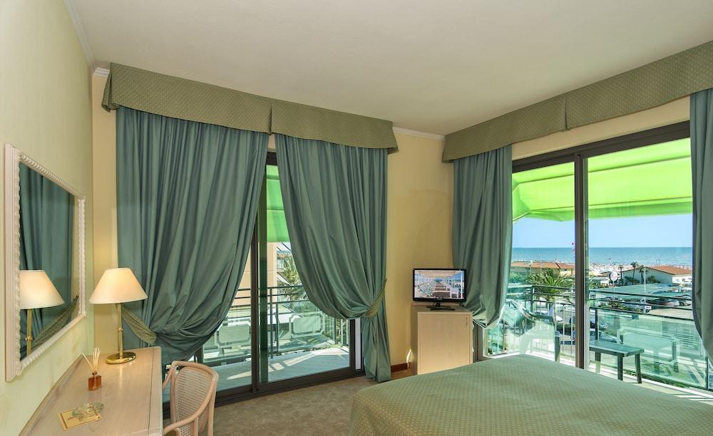 Hotel Siesta Lido di Camaiore Exterior photo