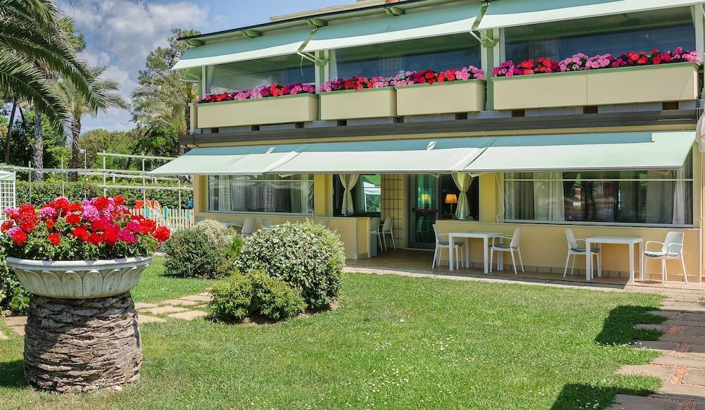 Hotel Siesta Lido di Camaiore Exterior photo